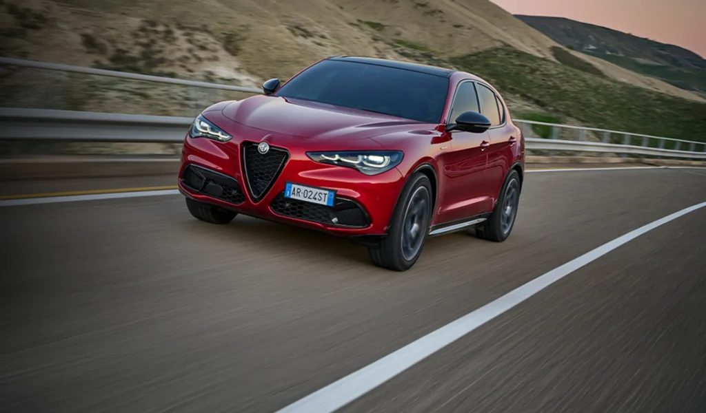 Alfa Romeo Stelvio Sprint su strada