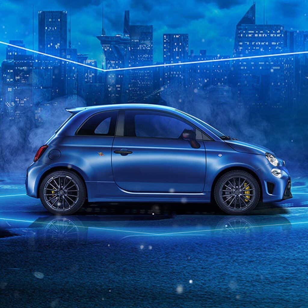 Nuova Abarth 695 ad Alba e Bra vista laterale