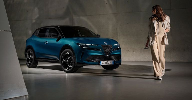 nuova alfa romeo junior ibrida da spazio alba bra a torino