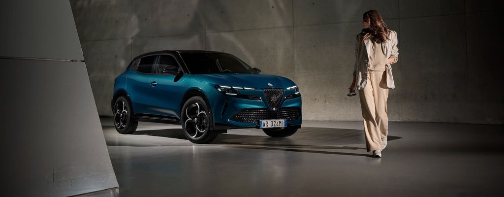 nuova alfa romeo junior ibrida da spazio a torino